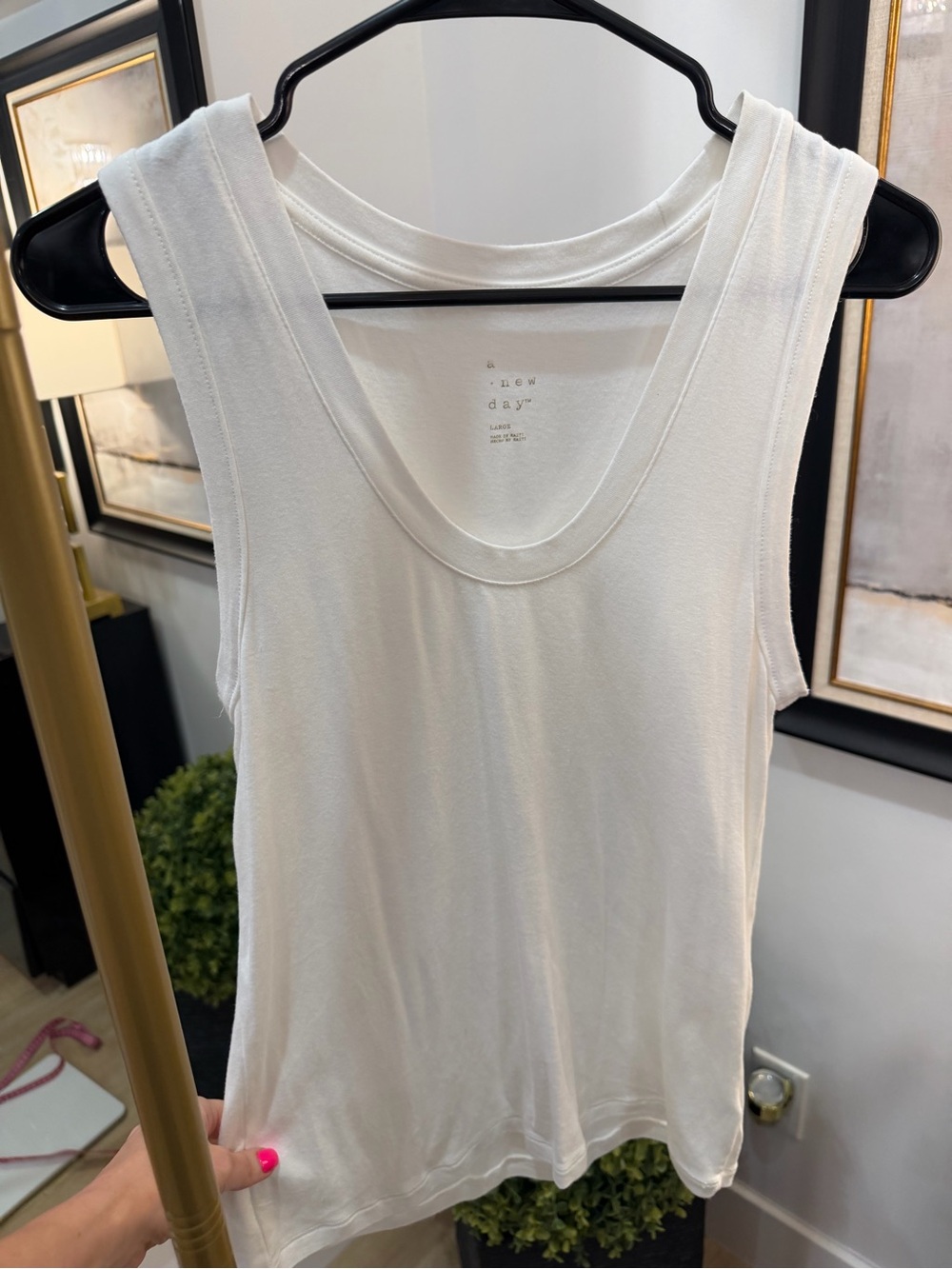 Women's White Scoop Neck Tank Top